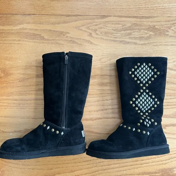 UGG Avondale 3330 Studded 13&quot; Boot Size 7 Black with Silver Gold Studs