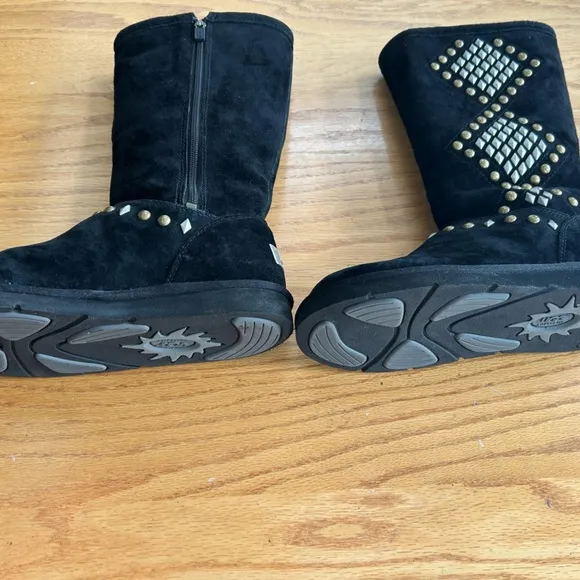 UGG Avondale 3330 Studded 13&quot; Boot Size 7 Black with Silver Gold Studs