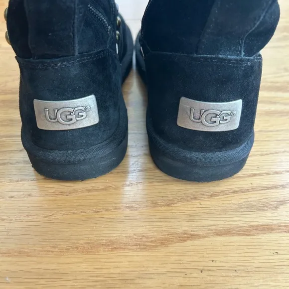 UGG Avondale 3330 Studded 13&quot; Boot Size 7 Black with Silver Gold Studs