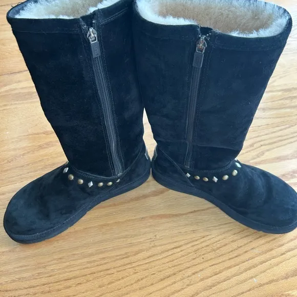 UGG Avondale 3330 Studded 13&quot; Boot Size 7 Black with Silver Gold Studs