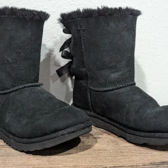 UGG Bailey 2 bow black boots, sz 5
