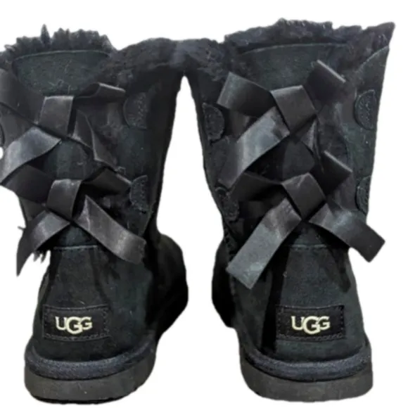 UGG Bailey 2 bow black boots, sz 5