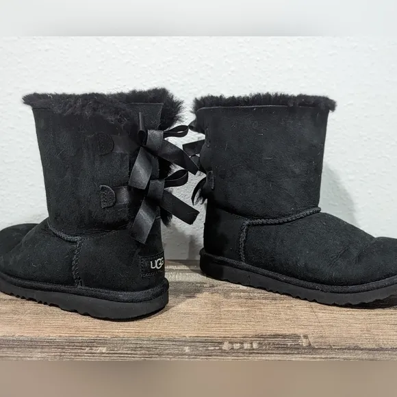 UGG Bailey 2 bow black boots, sz 5