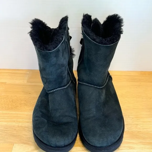 UGG Bailey Bow II Boot. Style#1094312. Size 8