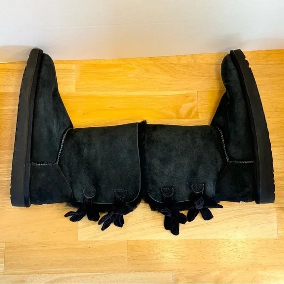 UGG Bailey Bow II Boot. Style#1094312. Size 8