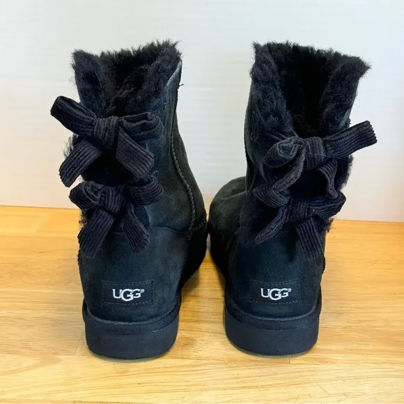UGG Bailey Bow II Boot. Style#1094312. Size 8