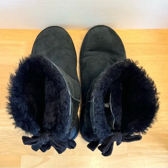 UGG Bailey Bow II Boot. Style#1094312. Size 8