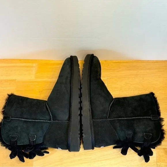 UGG Bailey Bow II Boot. Style#1094312. Size 8