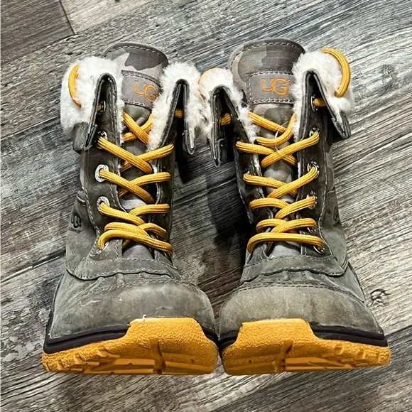 UGG Butte II Camo Boots / Boys Size: 12 / Item# 1065-3