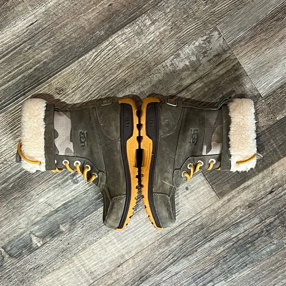 UGG Butte II Camo Boots / Boys Size: 12 / Item# 1065-3