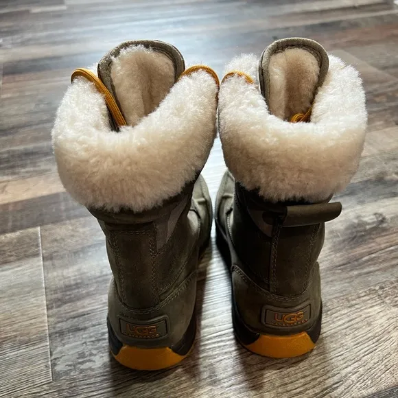 UGG Butte II Camo Boots / Boys Size: 12 / Item# 1065-3