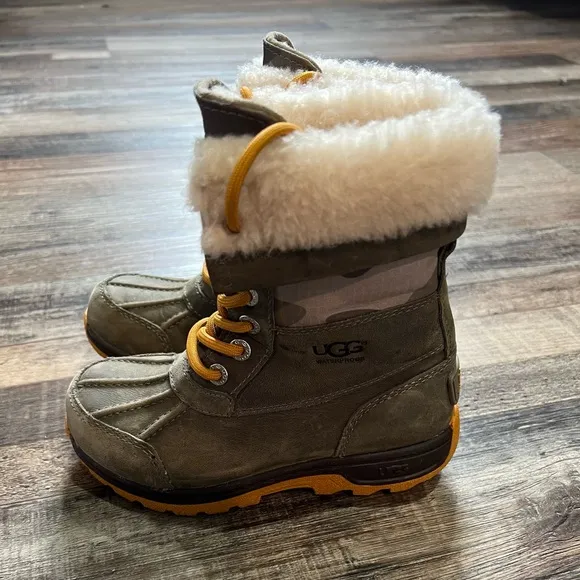 UGG Butte II Camo Boots / Boys Size: 12 / Item# 1065-3