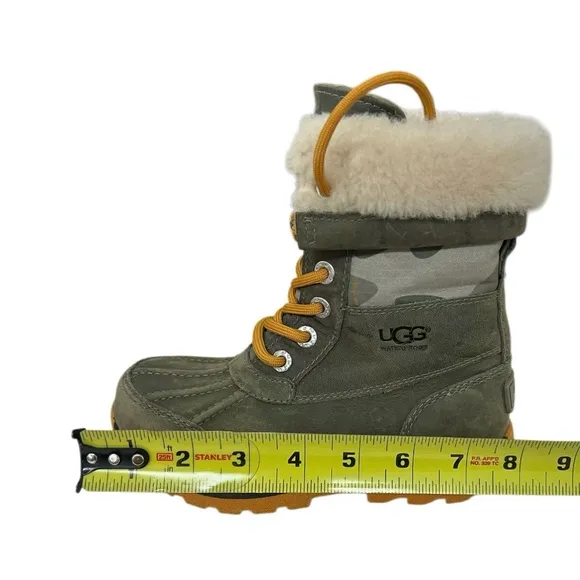 UGG Butte II Camo Boots / Boys Size: 12 / Item# 1065-3