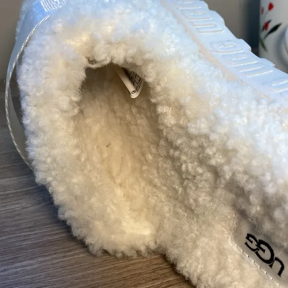 Ugg Fluffita slide shearling plateform sandals 8