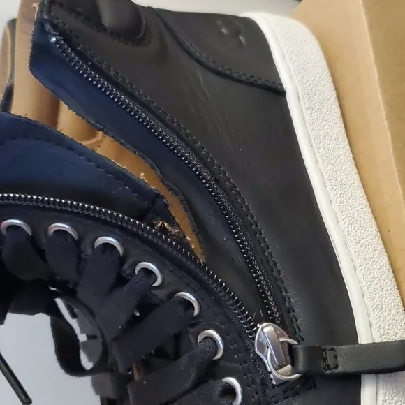 UGG  Girls Sneaker Zipper Size 5