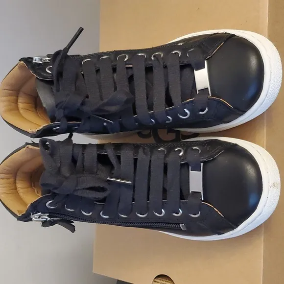 UGG  Girls Sneaker Zipper Size 5