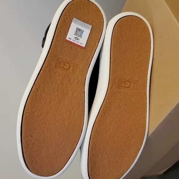 UGG  Girls Sneaker Zipper Size 5