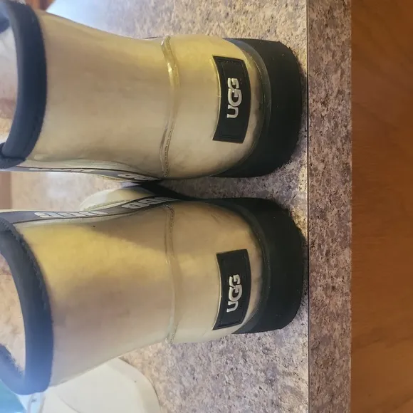 UGG KID BOOTS