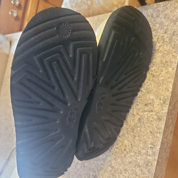 UGG KID BOOTS