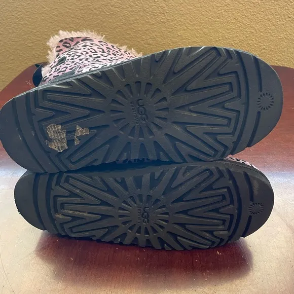 Ugg Kids Bailey Satin Bow Boots Lavender Leopard Size 4