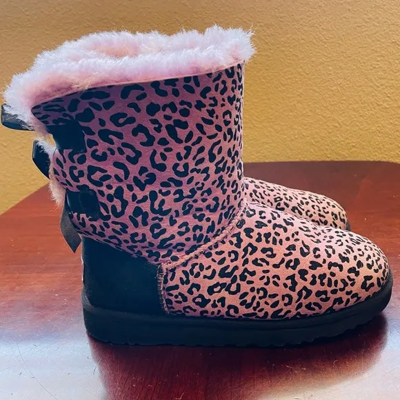 Ugg Kids Bailey Satin Bow Boots Lavender Leopard Size 4