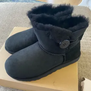 Ugg mini Bailey button II boots