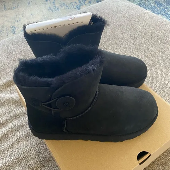 Ugg mini Bailey button II boots