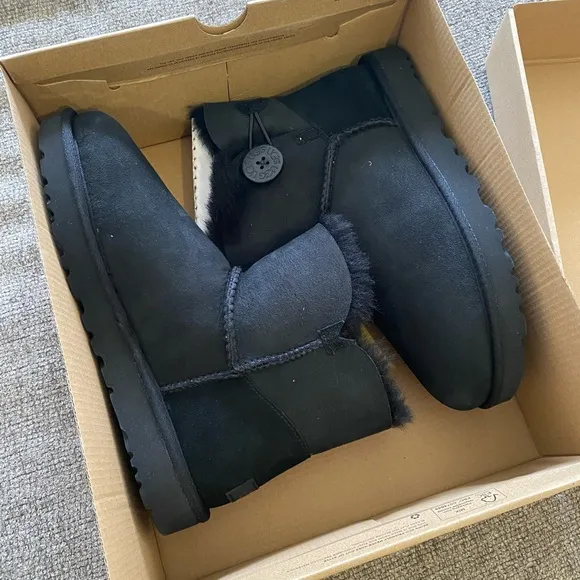 Ugg mini Bailey button II boots