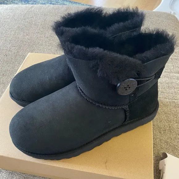 Ugg mini Bailey button II boots