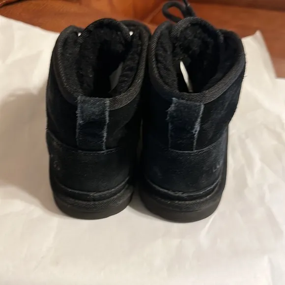 UGG NEUMEL S/N 1017320K KIDS WINTER BOOTS SIZE 4 BLACK COLOR