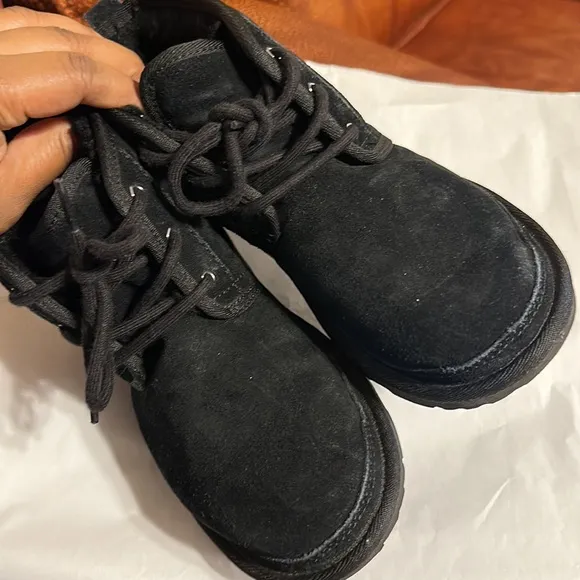 UGG NEUMEL S/N 1017320K KIDS WINTER BOOTS SIZE 4 BLACK COLOR