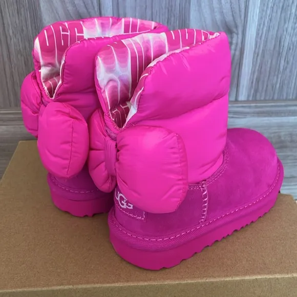UGG NWT pink bailey bow maxi boots, baby girl size 7.