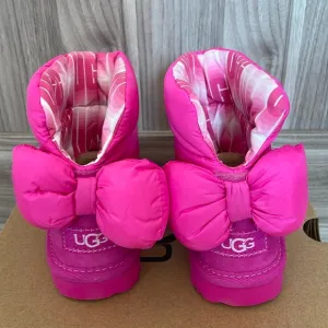UGG NWT pink bailey bow maxi boots, baby girl size 7.
