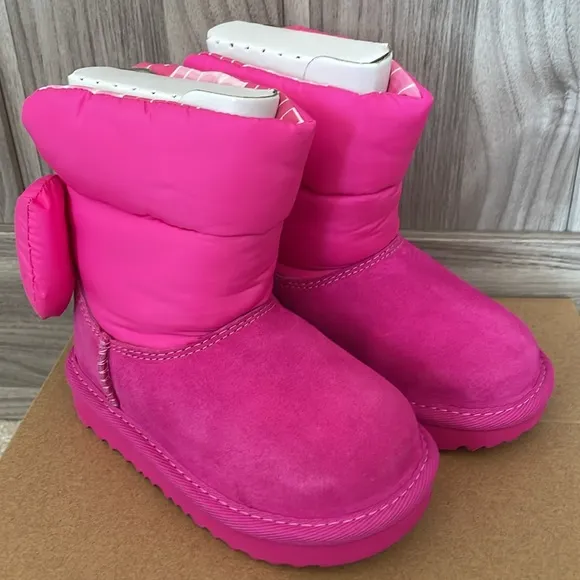 UGG NWT pink bailey bow maxi boots, baby girl size 7.