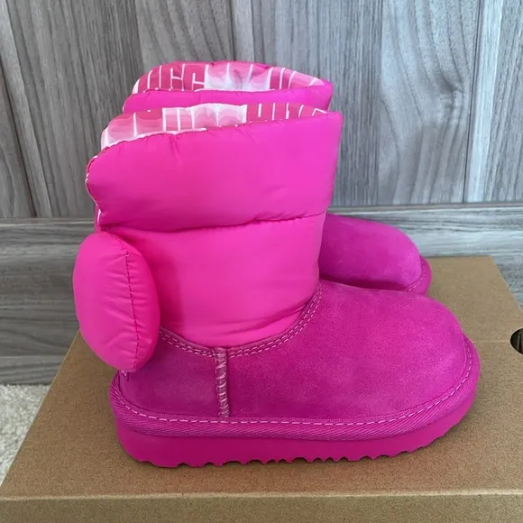 UGG NWT pink bailey bow maxi boots, baby girl size 7.