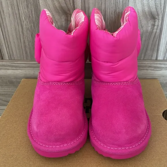 UGG NWT pink bailey bow maxi boots, baby girl size 7.