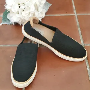 UGG Sammy Breeze Knit Black Sneaker Womens Size 7.5 NWOT