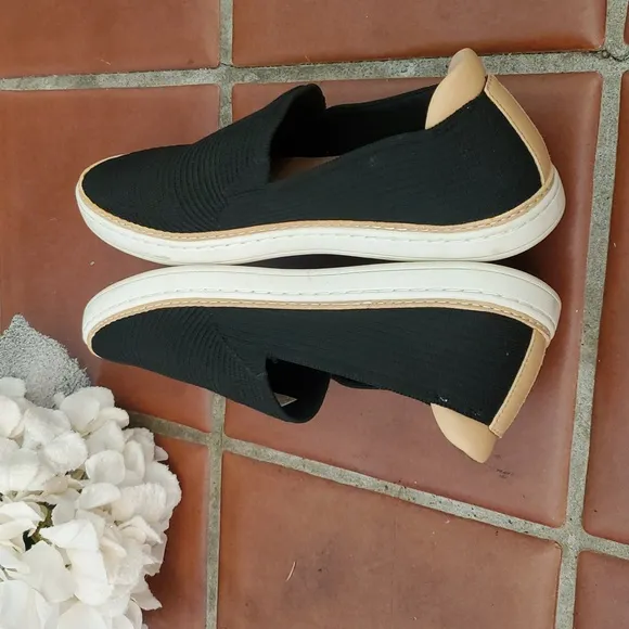 UGG Sammy Breeze Knit Black Sneaker Womens Size 7.5 NWOT