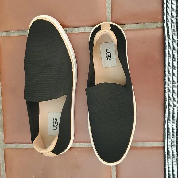 UGG Sammy Breeze Knit Black Sneaker Womens Size 7.5 NWOT
