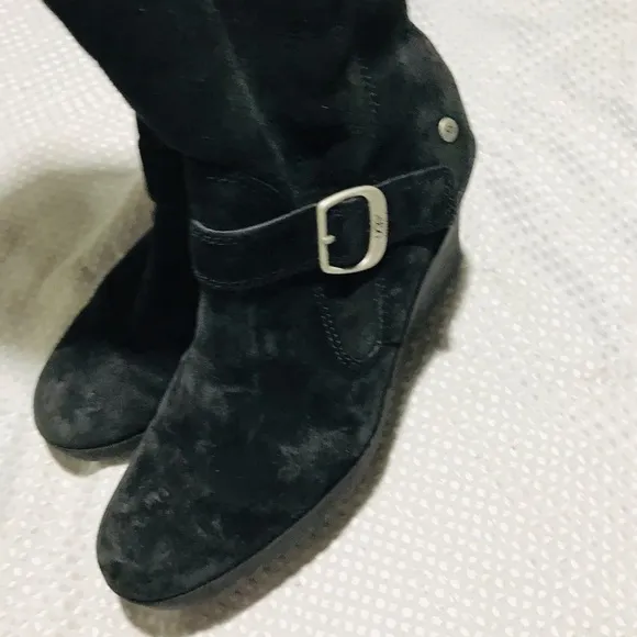Ugg Shoes Seline Wedge Boots Black Suede with Sheepskin Lining |