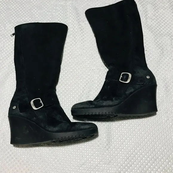 Ugg Shoes Seline Wedge Boots Black Suede with Sheepskin Lining |