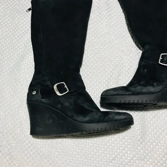 Ugg Shoes Seline Wedge Boots Black Suede with Sheepskin Lining |