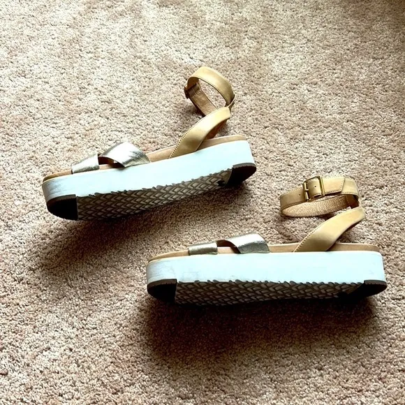 UGG Tipton Metallic Platform Sandals