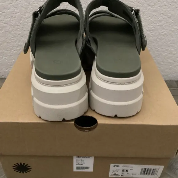 UGG® Women's Ashton Platform Slide Sandals, size 8.5