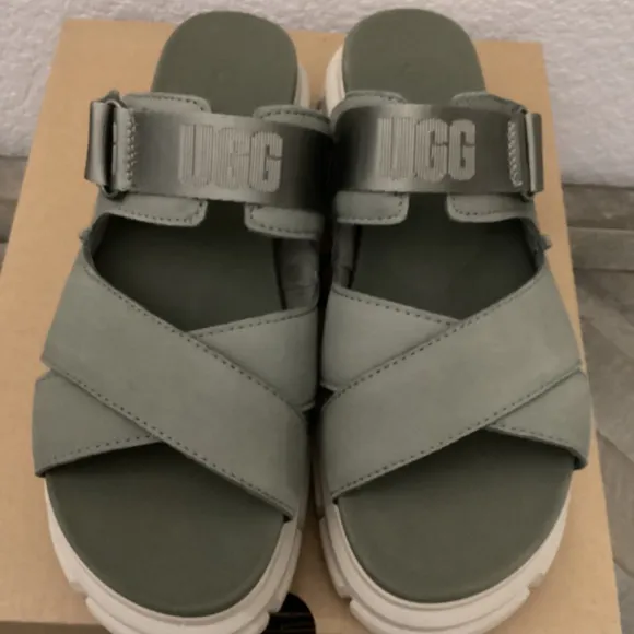 UGG® Women's Ashton Platform Slide Sandals, size 8.5