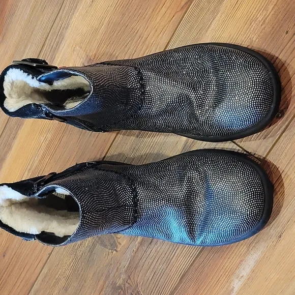 Ugg youth boots sz 3