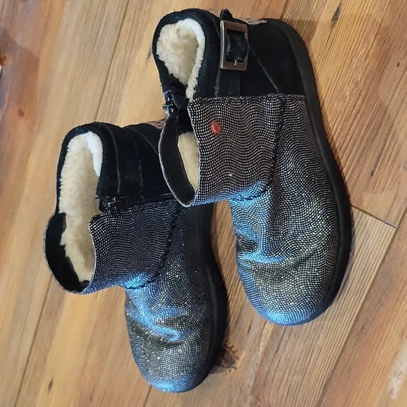 Ugg youth boots sz 3