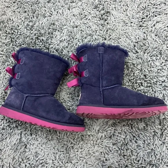 Uggs boots size 4