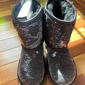 Uggs sz 13 never worn