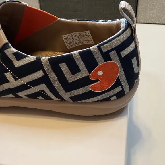 UIN Men Size 10 Slip On Shoes Canvas Comfortable Loafers Blue Thread of Maze NEW